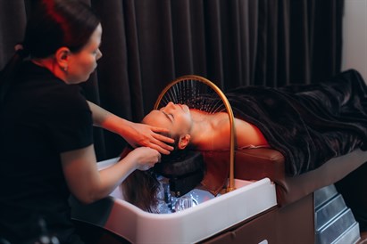 Head Spa SILK dla dwojga w Berne Academy – pielęgnacja skóry głowy i włosów