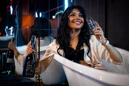 Noc dla zakochanych w Secret Apartament – Champagne Red VIP w Gdańsku