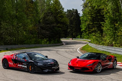 Pojedynek Ferrari F8 Tributo vs McLaren 570GT