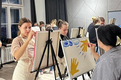 Malowanie z winem – voucher kwotowy na zajęcia w całej Polsce