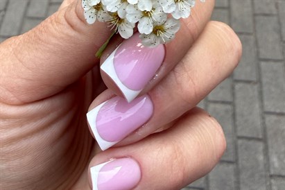 Manicure hybrydowy i ekskluzywna stylizacja brwi - Ninails & Beauty Warszawa