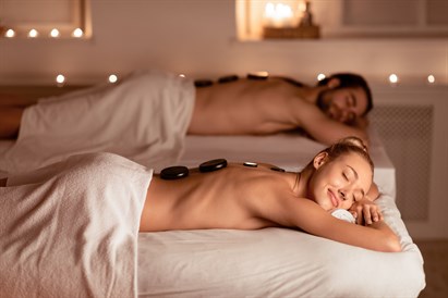 Masaż gorącymi kamieniami dla dwojga w Warszawie – Europa Massage