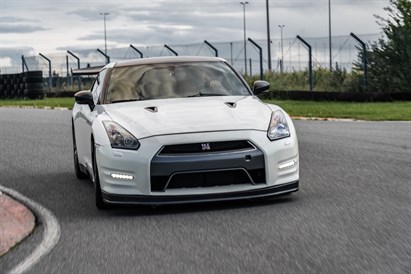 Jazda Nissanem GTR z filmowaniem