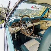 Jazda kultowym Fordem Mustangiem V8 z 1966 roku w Bielsku-Białej