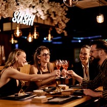 Sushi z przyjaciółmi w Suszarni we Wrocławiu (Czarnieckiego)