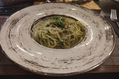 Magiczna kolacja przy stu świecach – romantyczny wieczór w Loft Bistro