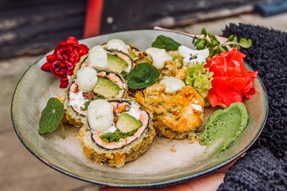 Sushi z przyjaciółmi w Suszarni we Wrocławiu (Hubska)