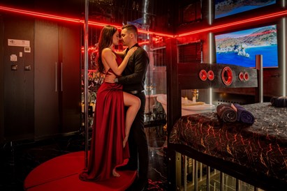 Noc dla zakochanych w Secret Apartament – Champagne Red VIP w Gdańsku