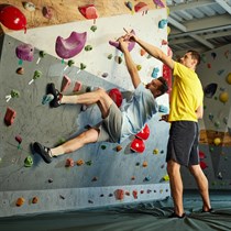 Bouldering z instruktorem (60 min) + ściana bez limitu – VOLT Łódź
