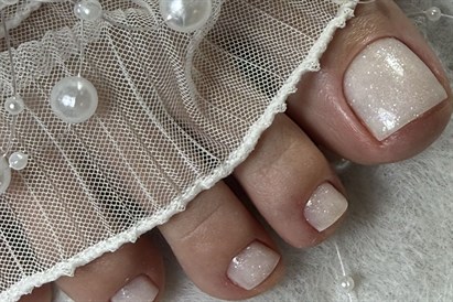 Pedicure hybrydowy i stylizacja brwi - Ninails & Beauty Warszawa