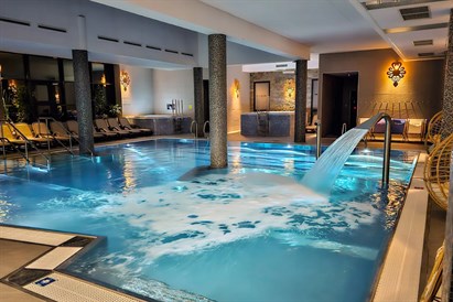 Rodzinny relaks w Termach Gorce – basen, jacuzzi, sauny i grota solna