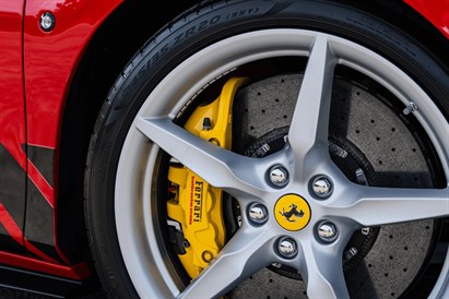 Jazda Ferrari F8 Tributo po wybranym torze 720 KM – najmocniejsze V8!