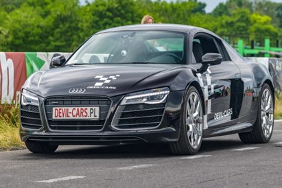 Devil-Cars – pojedynek Ferrari F430 vs Audi R8 na torze w Bednarach