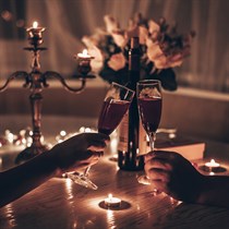 Magiczna kolacja przy stu świecach – romantyczny wieczór w Loft Bistro
