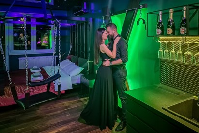 Kosmiczna noc dla dwojga w Toruniu – Secret Apartament Green VIP