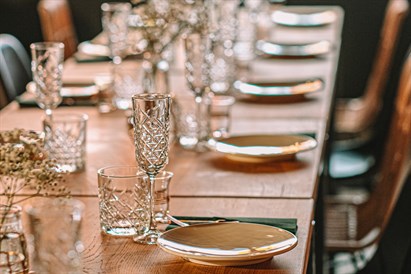 Rodzinna kolacja w klimacie Bliskiego Wschodu w Warszawie