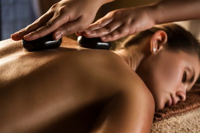 Masaż balijski gorącymi kamieniami w Tao Tao Balijskie Spa
