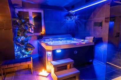 Wynajem strefy saun i jacuzzi na wyłączność z przekąskami i winem - Strefa Saun Viva La Vida