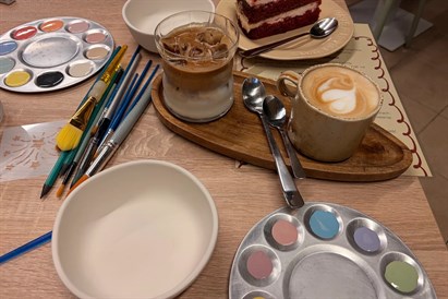 Malowanie ceramiki dla 2-4 osób w Krakowie: artystyczne fantazje w Namalujse Café