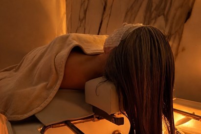 Voucher na Head Spa SILK w Berne Academy – luksusowy rytuał dla niej