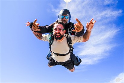 Skok spadochronowy z filmowaniem VIP - SkyDive Warszawa