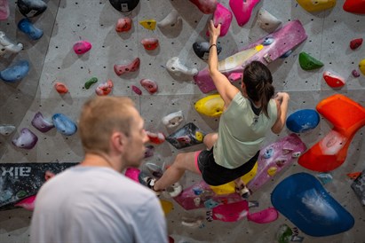 Bouldering z instruktorem (60 min) + ściana bez limitu – VOLT Warszawa