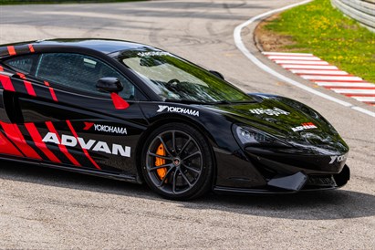 Co-drive MCLAREN 570GT po torze dla dziecka
