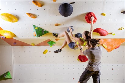 Pierwsze kroki w boulderingu z instruktorem w Łodzi – 75 minut