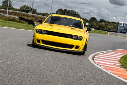 Jazda Dodge Challenger z filmowaniem