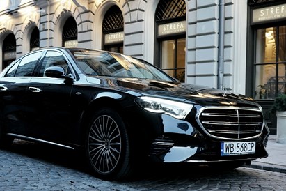 Transfer na lub z lotniska w Warszawie – Mercedes E lub V Class