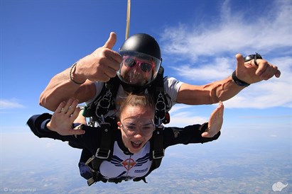 Skok spadochronowy z filmowaniem z ręki - SkyDive Warszawa