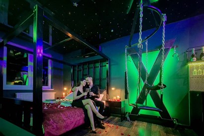 Kosmiczna noc dla dwojga w Toruniu – Secret Apartament Green VIP