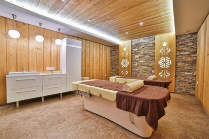 Ekskluzywny pobyt w Hotelu Jawor z wieczornym grillem, kręglami i basenem