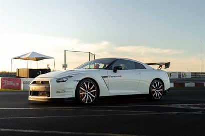 Jazda Nissanem GTR z filmowaniem