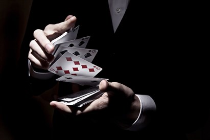 Teatr Magii – rodzinny voucher na spektakl iluzji (2+2)