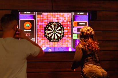 Multimedialny dart - godzina zabawy w MK Bowling - Poznań