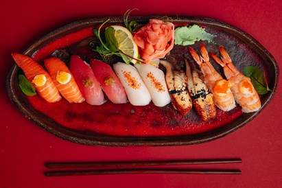 Sushi z przyjaciółmi w Suszarni we Wrocławiu (Hubska)