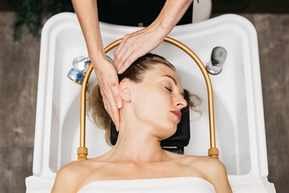 Head Spa GOLDEN dla dwojga w Berne Academy – luksusowy relaks