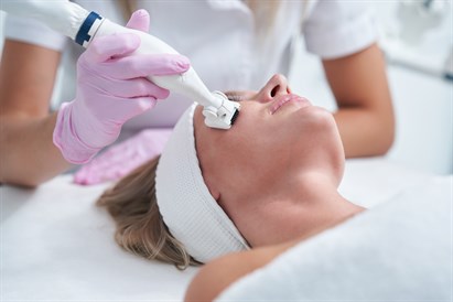 ReNew Therapy - oczyszczanie wodorowe + mezoterapia mikroigłowa + Bio Re Peel w Ninails & Beauty Warszawa