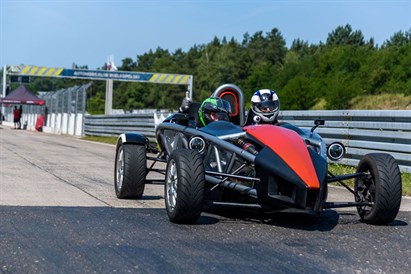 KTM X- Bow vs Ariel Atom