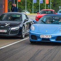 Devil-Cars – pojedynek Ferrari F430 vs Audi R8 na torze w Bednarach