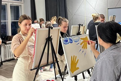 Malowanie z winem dla dwojga – relaks i sztuka w duecie