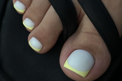 Pedicure hybrydowy oraz laminacja brwi i rzęs - Ninails & Beauty Warszawa
