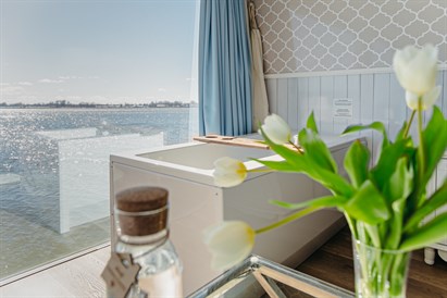 3 noce w domku na wodzie dla dwojga – HouseBoats Mielno