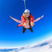 Skok spadochronowy w tandemie w Częstochowie - adrenalina z 4000 m