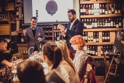 Voucher kwotowy do Wino+ Poznań – degustacja i wino do domu!