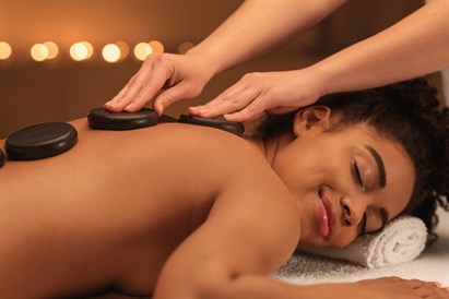 Masaż balijski gorącymi kamieniami w Tao Tao Balijskie Spa