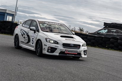 Jazda Subaru Impreza STI po torze