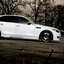 BMW M5 V10 na torze – ekscytująca jazda w roli kierowcy!