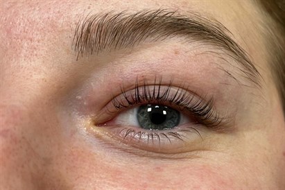 Luksusowy rytuał naturalnego spojrzenia - laminacja rzęs w Ninails & Beauty Warszawa